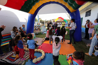 Prefeitura entrega Tendas da Leitura, livros e geladeira para a Rede Municipal de Ensino