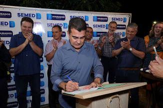 Prefeito assina ordem de serviço para reforma da Escola Professora Avani Cargnelutti