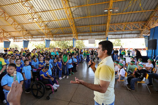 Marçal Filho convoca alunos a cuidar do patrimônio público durante Hora Cívica