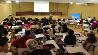 Merendeiras recebem formação para garantir alimentação escolar saudável e segura na Rede Municipal
