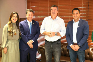 Sacuno faz pedidos para Naviraí em audiência com Governador Riedel