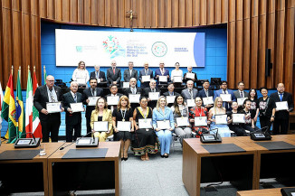 Hashioka celebra as sete nações amigas de MS com entrega de medalha e diploma na Alems