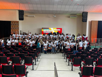FETEMS realiza Seminário “Consciência Negra na Escola” e homenageia Dr. Aleixo Paraguassu por sua trajetória na luta antirracista em MS