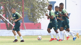 Garotos do Palmeiras no treino desta quinta-feira — Foto: Cesar Greco\Ag. Palmeiras