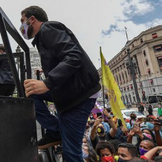 Guilherme Boulos, do PSOL, durante a campanha eleitoral na capital paulista.NELSON ALMEIDA / AFP