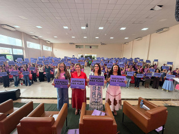 Seminário Estadual das Mulheres Educadoras provoca reflexões e traz homenagens para mulheres que fazem a diferença