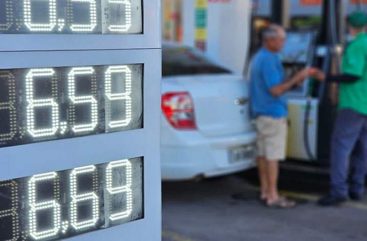 Procon identifica variação de até 21% no preço do diesel em março