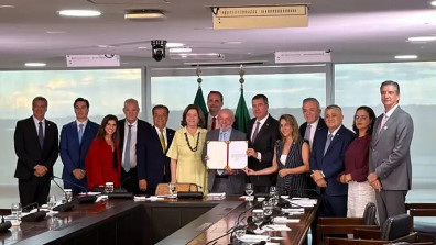 Em Brasília, Gleice Jane testemunha Governo Lula emprestando R$ 1 bilhão para Riedel