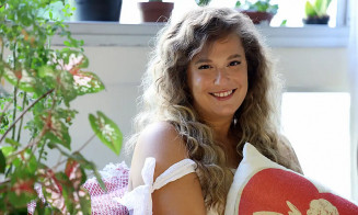 Cantora Alice Caymmi lança álbum em homenagem ao avô