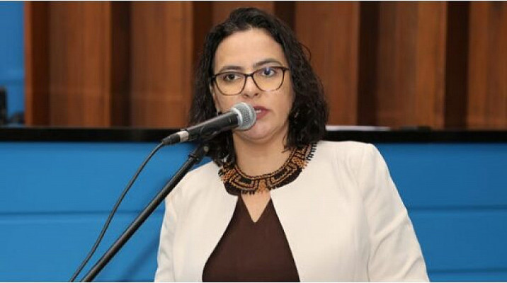 Gleice Jane questiona concurso anunciado por Riedel e cobra vagas reais para professores