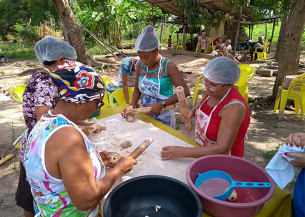 Comunidade maranhense cria alimento similar ao hamburger a partir do coco babaçu