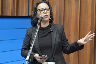 Gleice Jane critica uso de IA sem estrutura nas escolas e defende regras para câmeras em salas