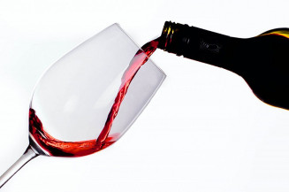 Tanino do vinho pode combater Covid-19, dizem cientistas