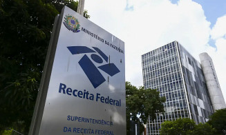 Receita paga nesta terça maior lote de restituição do IR da história