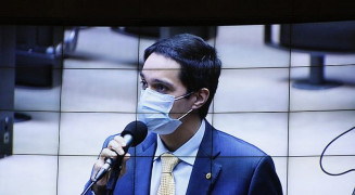 Projeto permite deduzir do IR serviços gratuitos de advocacia