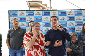 Marçal garante escritura, reforma de moradias e energia regular para famílias do Vida Nova Porã