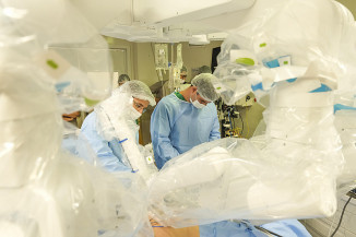 Tecnologia robótica permite que paciente com Parkinson tenha alta em menos de 24 horas após cirurgia complexa no rim