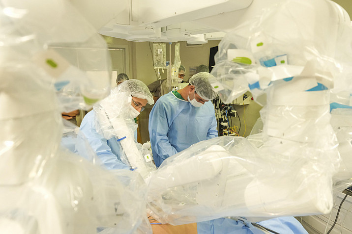 Tecnologia robótica permite que paciente com Parkinson tenha alta em menos de 24 horas após cirurgia complexa no rim