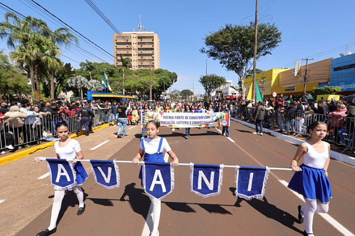Escolas e Ceim’s levam educação, cultura e cidadania ao desfile de 7 de Setembro em Dourados