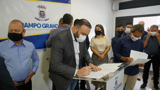 Professor Juari participa da assinatura do Plano de Cargos e Salários da Guarda Civil de Campo Grande