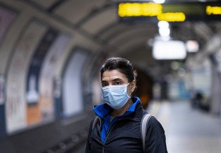 Em estudo inédito, Reino Unido vai infectar pessoas com covid-19