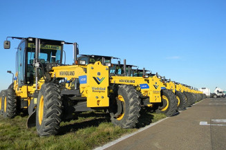 Pequenos produtores de 16 municípios serão beneficiados com 28 motoniveladoras
