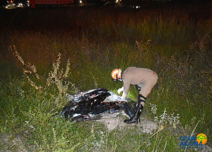 Caminhoneiro morre ao tentar tirar mulher desorientada da rodovia