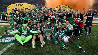 Após mais um título, Palmeiras arrecada 10 vezes mais que o arquirrival