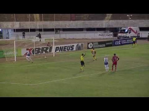 Goleiro chama atenção por cena bizarra no jogo do título em MS; Veja o vídeo