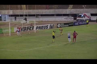 Goleiro chama atenção por cena bizarra no jogo do título em MS; Veja o vídeo