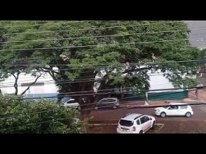 Caos na rede elétrica de Dourados após a tempestade que atingiu a cidade.