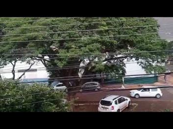 Caos na rede elétrica de Dourados após a tempestade que atingiu a cidade.